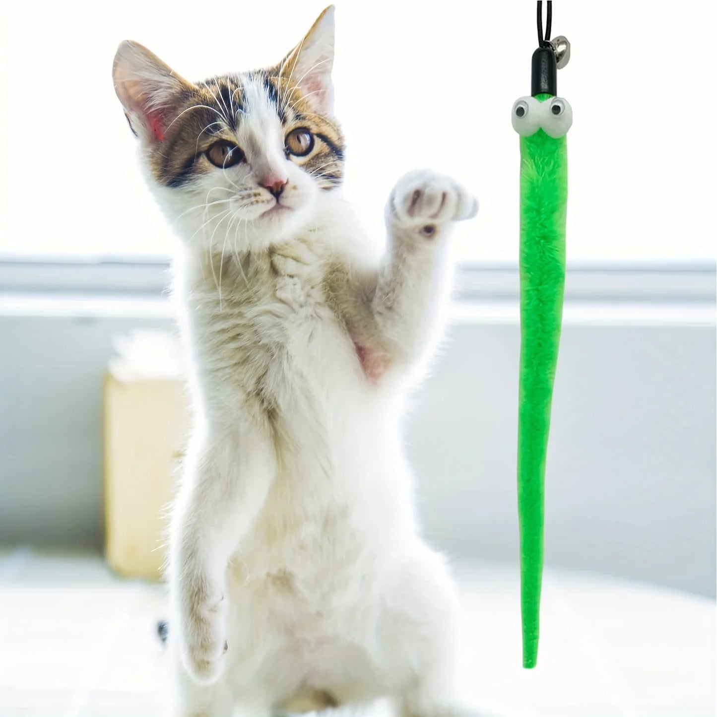 Freestanding wand for cats